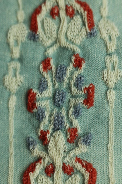 Вышитая ткань с узором